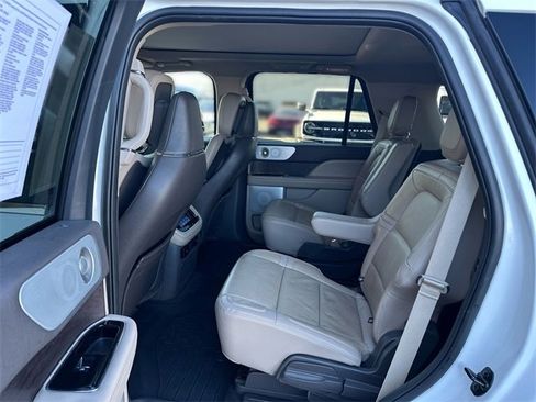Used 2023 Lincoln Navigator Reserve image 24