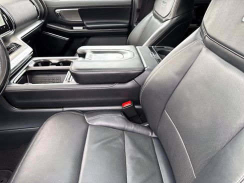 Used 2025 Ford Expedition Platinum AWD/4WD image 17