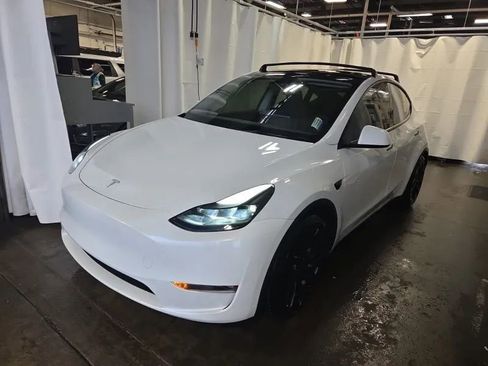 Used 2025 Tesla Model Y Performance image 1
