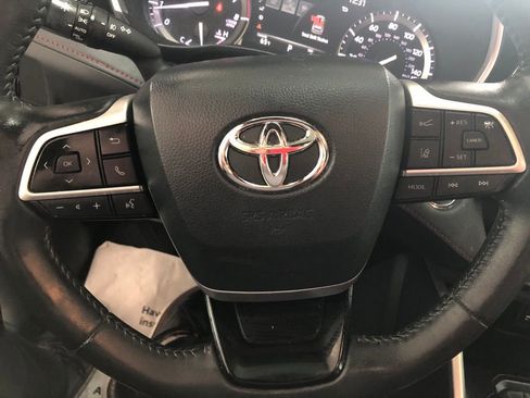 Used 2022 Toyota Highlander XSE AWD/4WD image 19