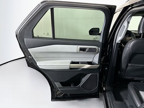 Used 2022 Ford Explorer XLT w/ Equipment Group 202A image 27