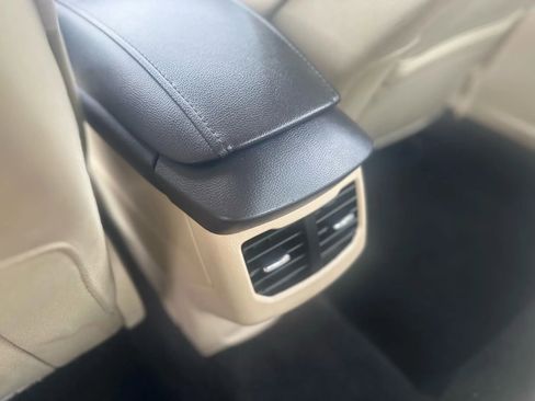 Used 2016 Ford Fusion SE image 11