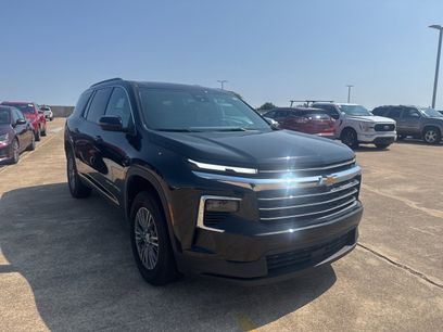Used 2025 Chevrolet Traverse LT