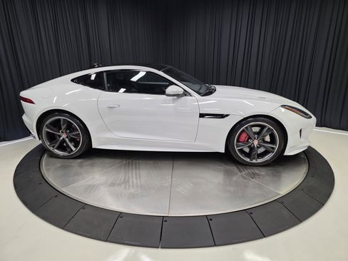 Used 2016 Jaguar F-TYPE R image 12