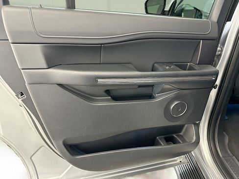 Used 2024 Ford Expedition Max XLT image 27