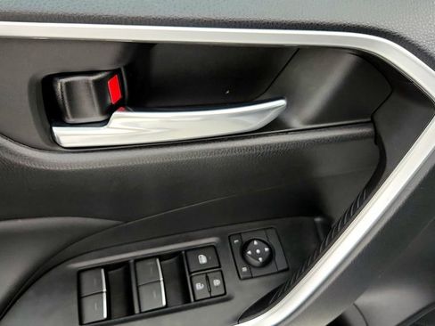 Used 2022 Toyota RAV4 XLE AWD/4WD image 23