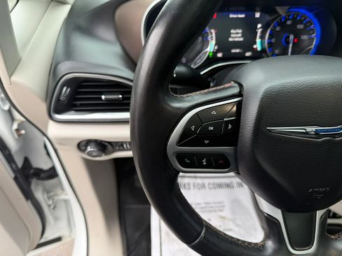 Used 2018 Chrysler Pacifica Touring-L Plus w/ Advanced Safetytec Group FWD image 29