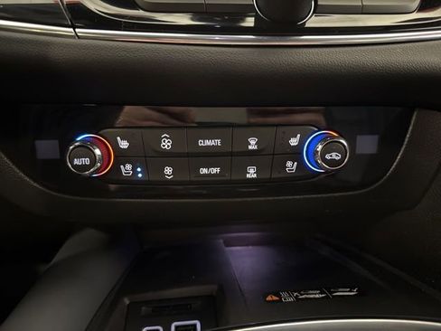 Used 2024 Buick Enclave Premium image 30