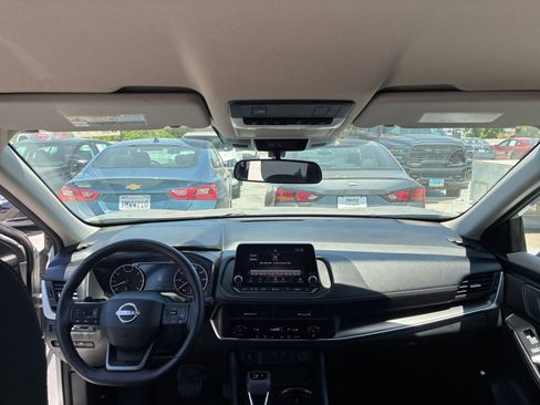 Used 2025 Nissan Rogue SV FWD image 35