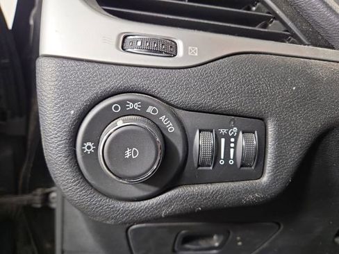 Used 2018 Jeep Cherokee Latitude Plus w/ Cold Weather Group image 25