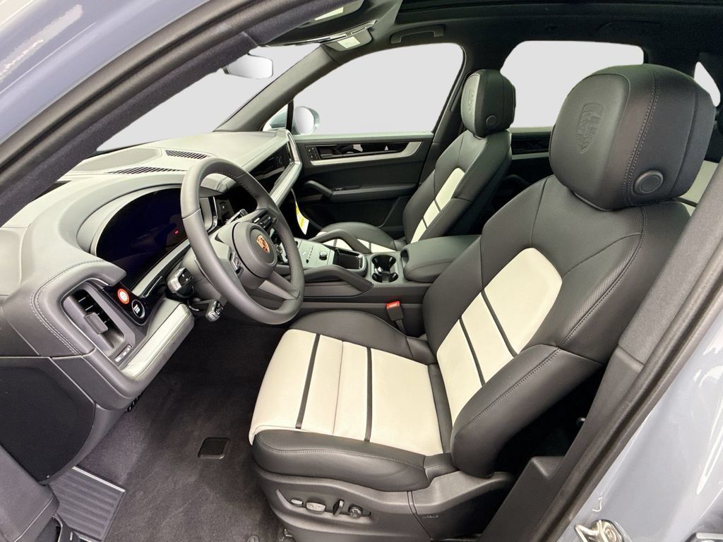 Used 2026 Porsche Cayenne AWD/4WD image 5