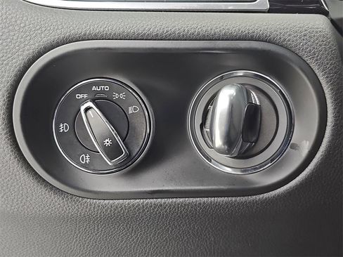 Used 2018 Porsche Macan image 38