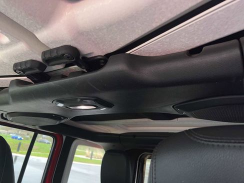 Used 2018 Jeep Wrangler Unlimited Sahara AWD/4WD image 20