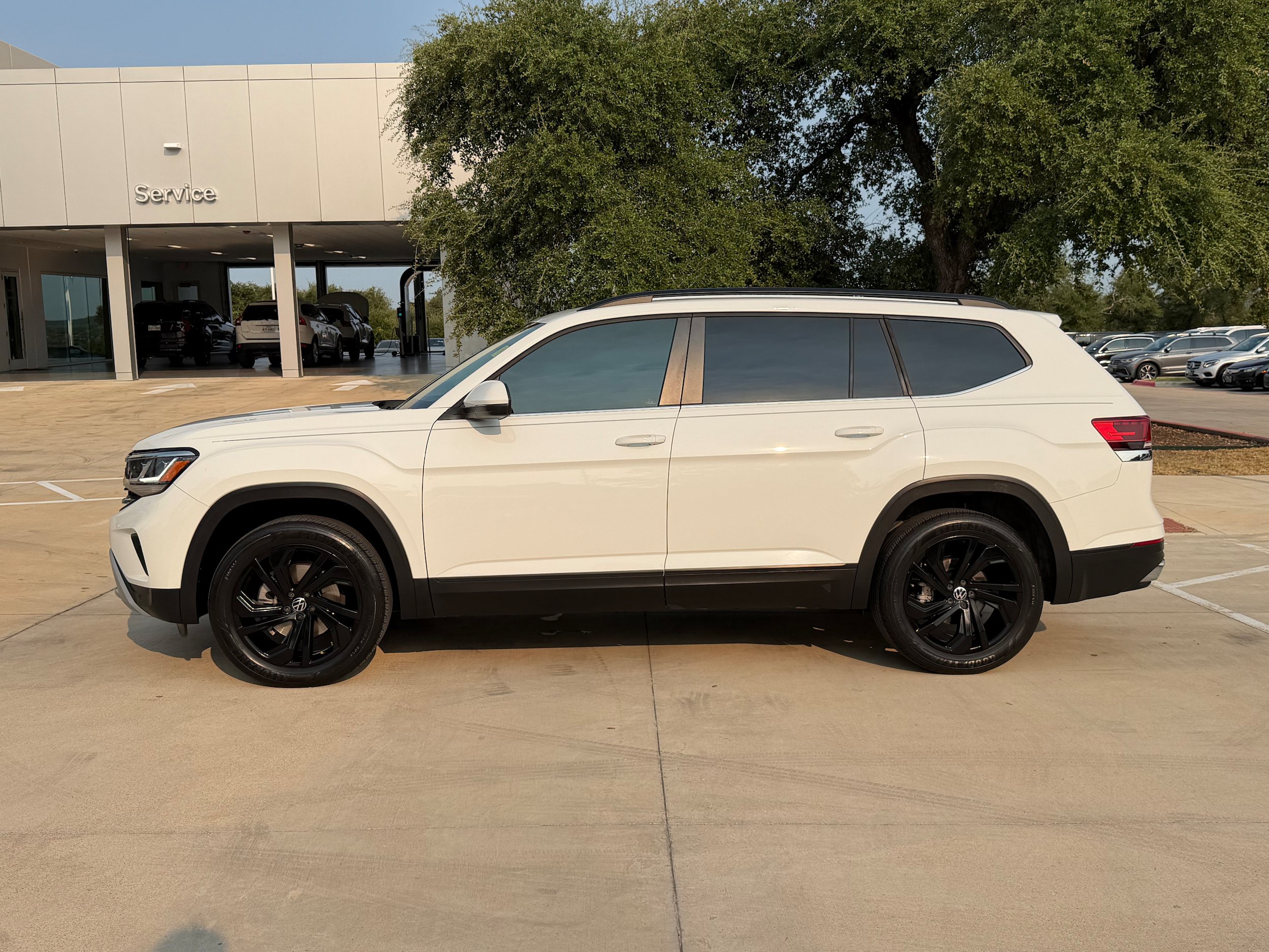 Used 2021 Volkswagen Atlas SE FWD image 3