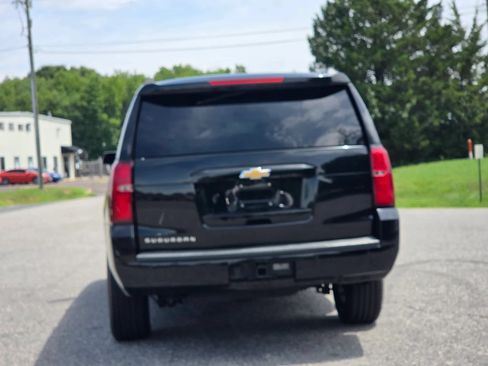 Used 2019 Chevrolet Suburban LT AWD/4WD image 8