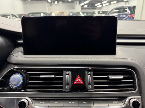 Used 2023 Genesis G70 2.0T image 38