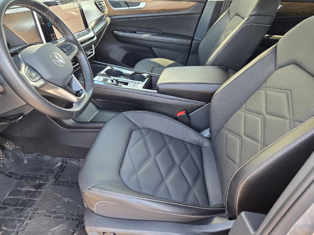 Used 2025 Volkswagen Atlas SE FWD image 14
