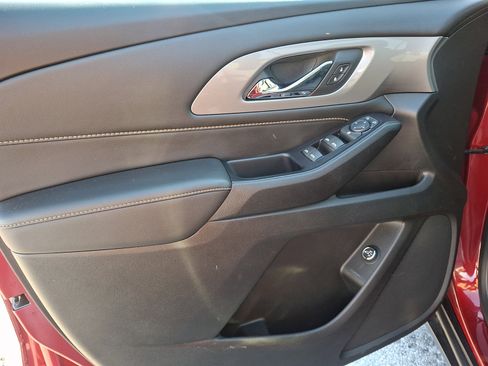 Used 2020 Chevrolet Traverse LT w/ Driver Confidence II Package image 13