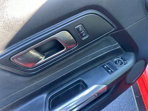 Used 2016 Ford Mustang Shelby GT350 w/ Technology Package image 27