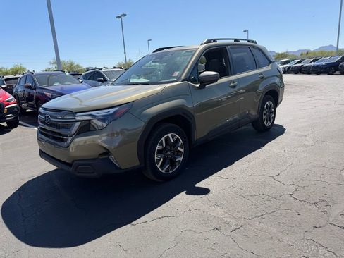 Used 2025 Subaru Forester Premium AWD/4WD image 3