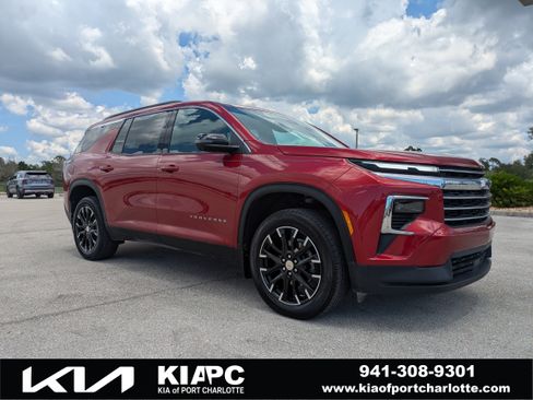 Used 2025 Chevrolet Traverse LT w/ Sun and Wheel Package FWD image 1