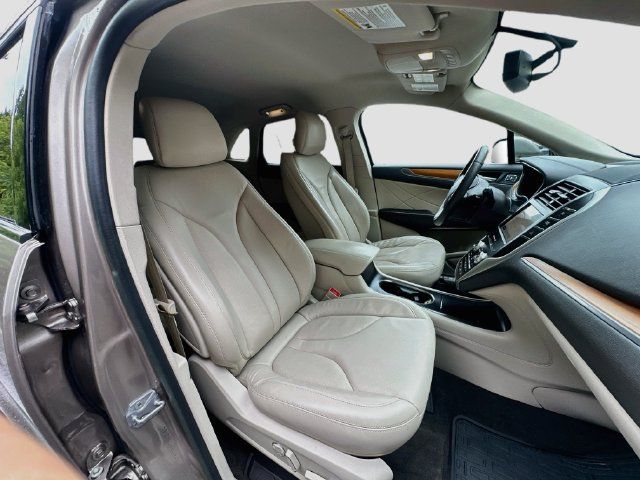 Used 2019 Lincoln MKC Select w/ Select Plus Package FWD image 30