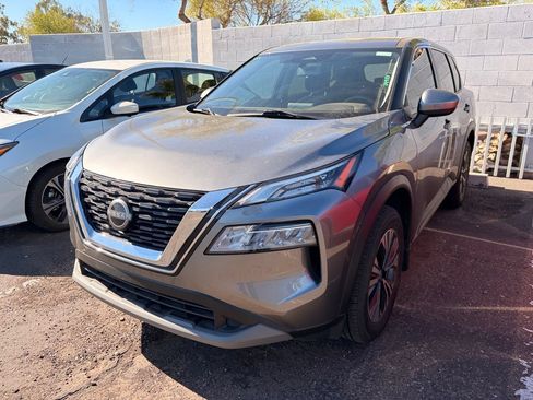 Used 2023 Nissan Rogue SV FWD image 2
