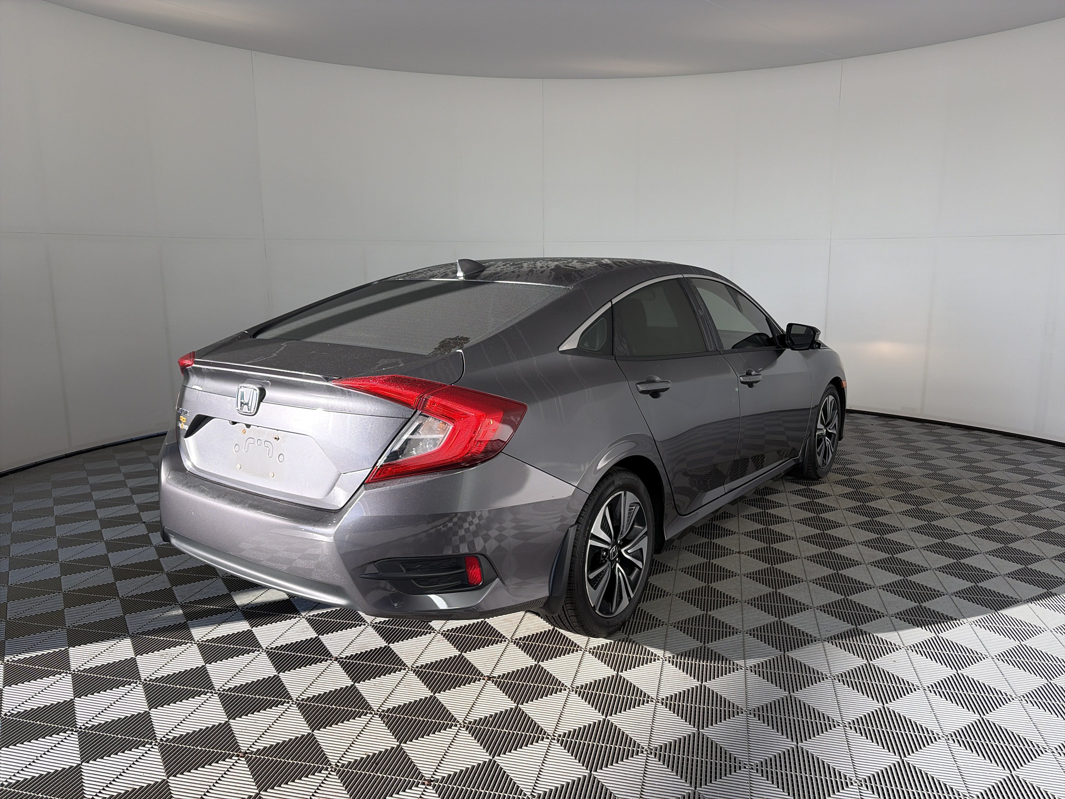 Used 2018 Honda Civic EX-T image 4