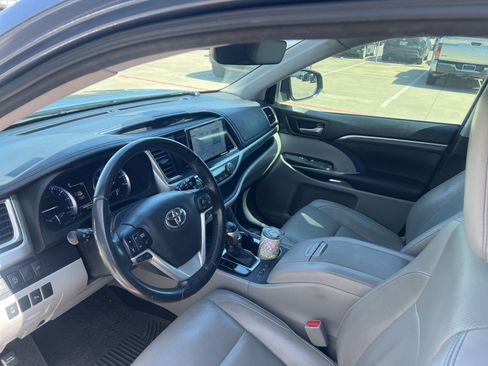 Used 2018 Toyota Highlander Limited image 3