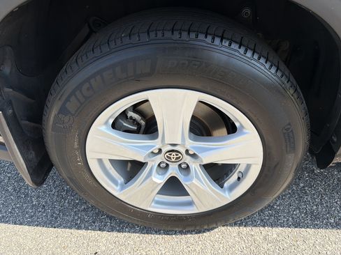 Certified 2024 Toyota Highlander LE AWD/4WD image 28