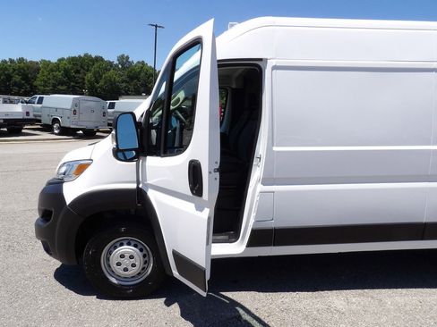 Used 2026 RAM ProMaster 2500 w/ Convenience Group FWD image 13