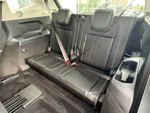 Used 2022 Volkswagen Tiguan SE FWD image 16