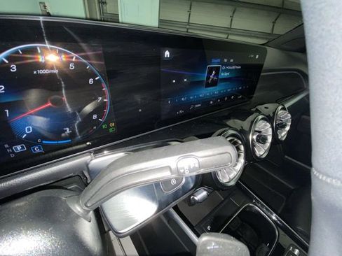 Used 2023 Mercedes-Benz GLB 250 image 19