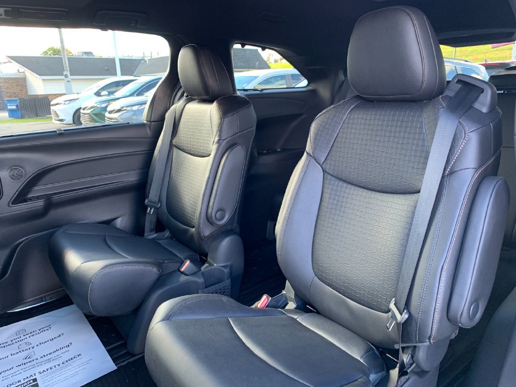 New 2026 Toyota Sienna XLE Woodland Edition AWD/4WD image 13
