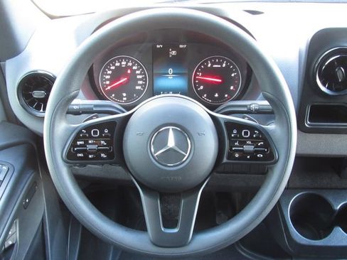Used 2024 Mercedes-Benz Sprinter 2500 image 23