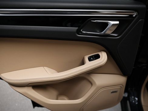 New 2026 Porsche Macan image 21