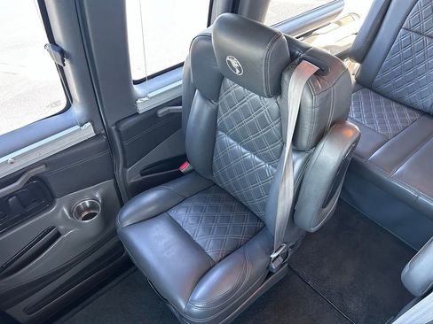 Used 2021 GMC Savana 2500 LS w/ Enhanced Convenience Package image 29