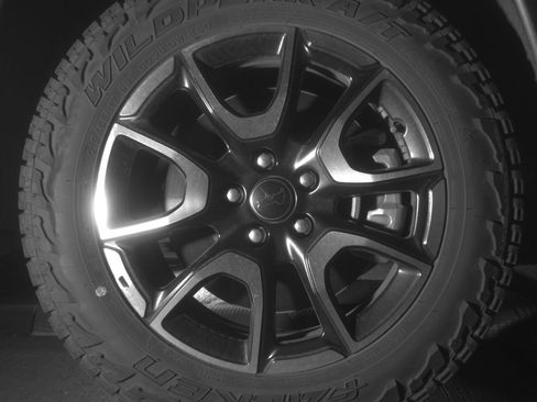 Used 2025 Jeep Compass Trailhawk image 13