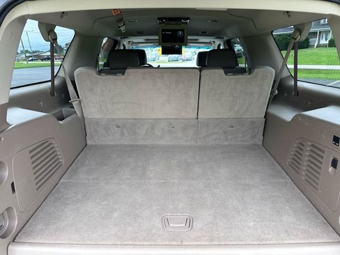 Used 2016 Chevrolet Suburban LT RWD image 19