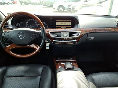 Used 2011 Mercedes-Benz S 550 4MATIC image 7