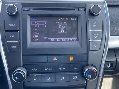 Used 2017 Toyota Camry image 24