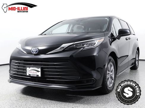 Used 2023 Toyota Sienna LE AWD/4WD image 1