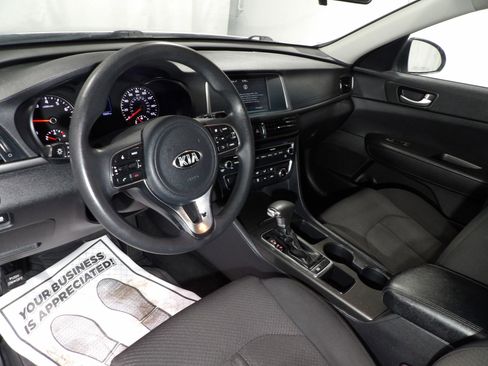 Used 2018 Kia Optima LX w/ 17" Alloy Wheels Package FWD image 9