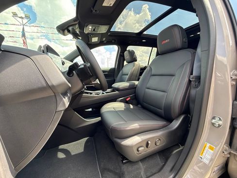 New 2026 Chevrolet Traverse Z71 w/ Driver Confidence Package AWD/4WD image 12