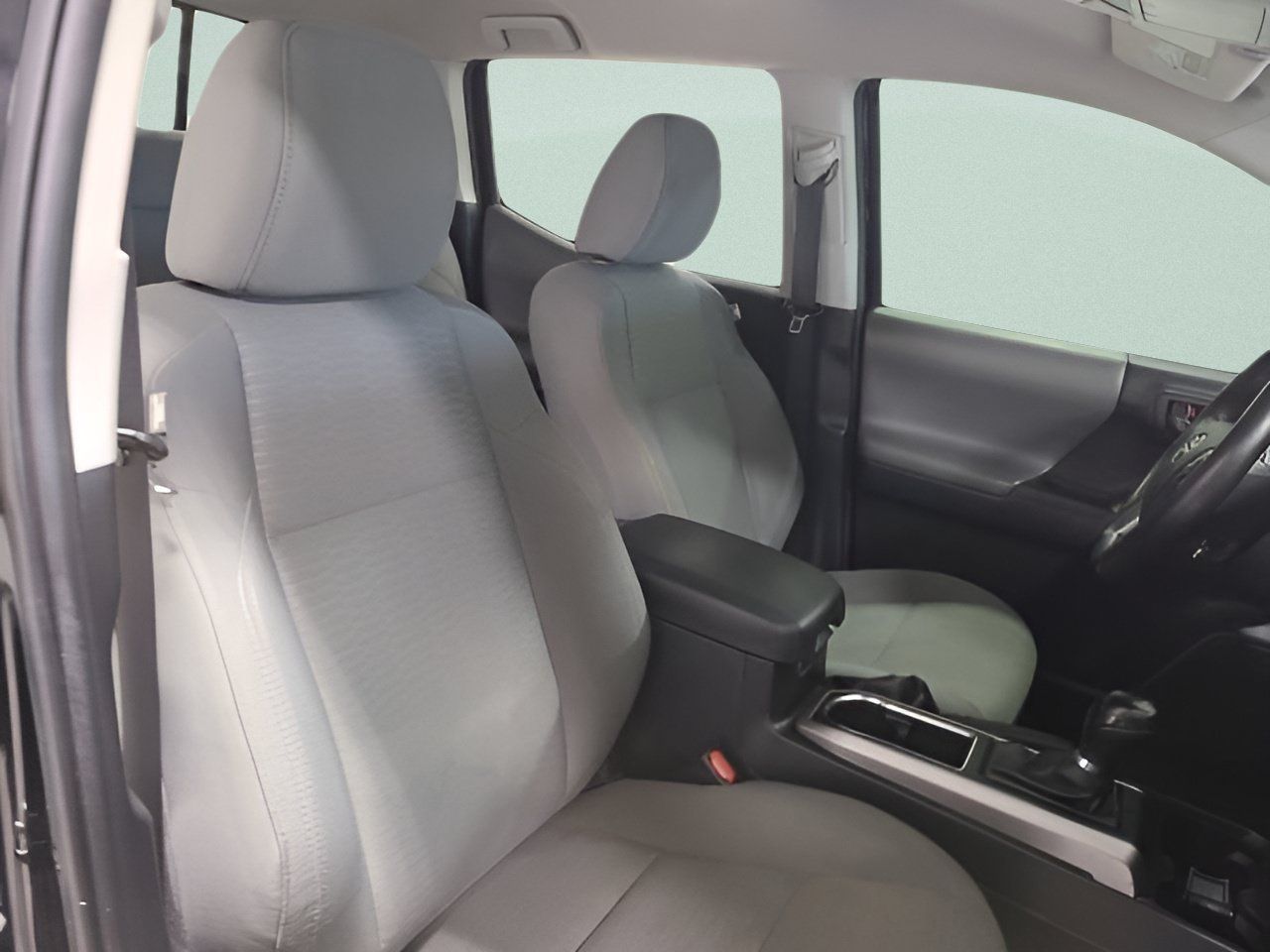 Used 2019 Toyota Tacoma SR5 AWD/4WD image 14