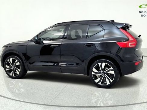 Used 2024 Volvo XC40 B5 Plus w/ Protection Package Premier AWD/4WD image 5