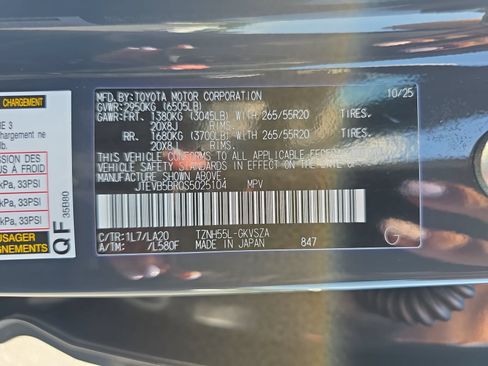 Used 2025 Toyota 4Runner Limited AWD/4WD image 35