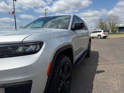 Used 2024 Jeep Grand Cherokee L Limited w/ Luxury Tech Group II AWD/4WD image 15