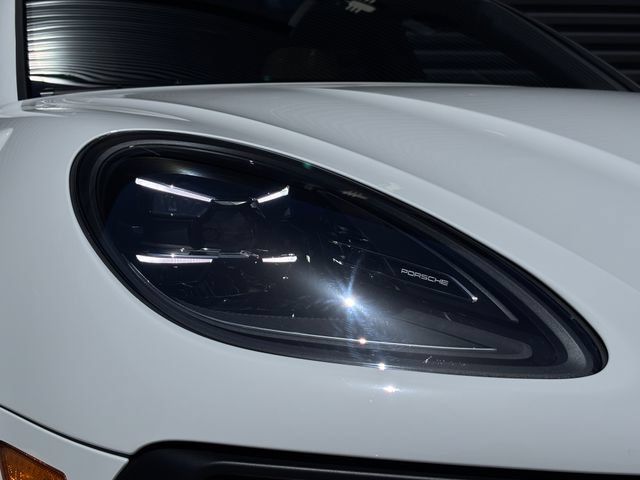 Certified 2026 Porsche Macan AWD/4WD image 12