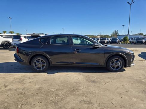 New 2025 Kia K4 LXS image 9